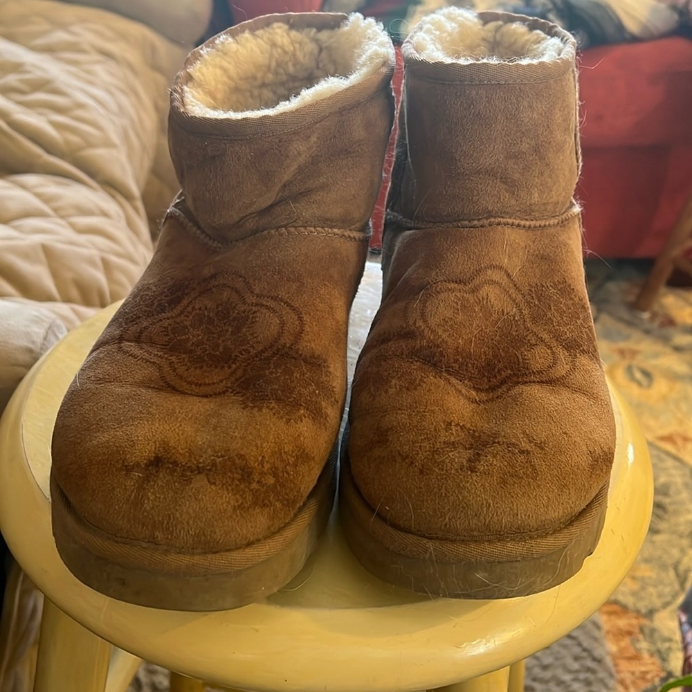 Chestnut colored short Uggs size 10/ 41. Minimal wear.